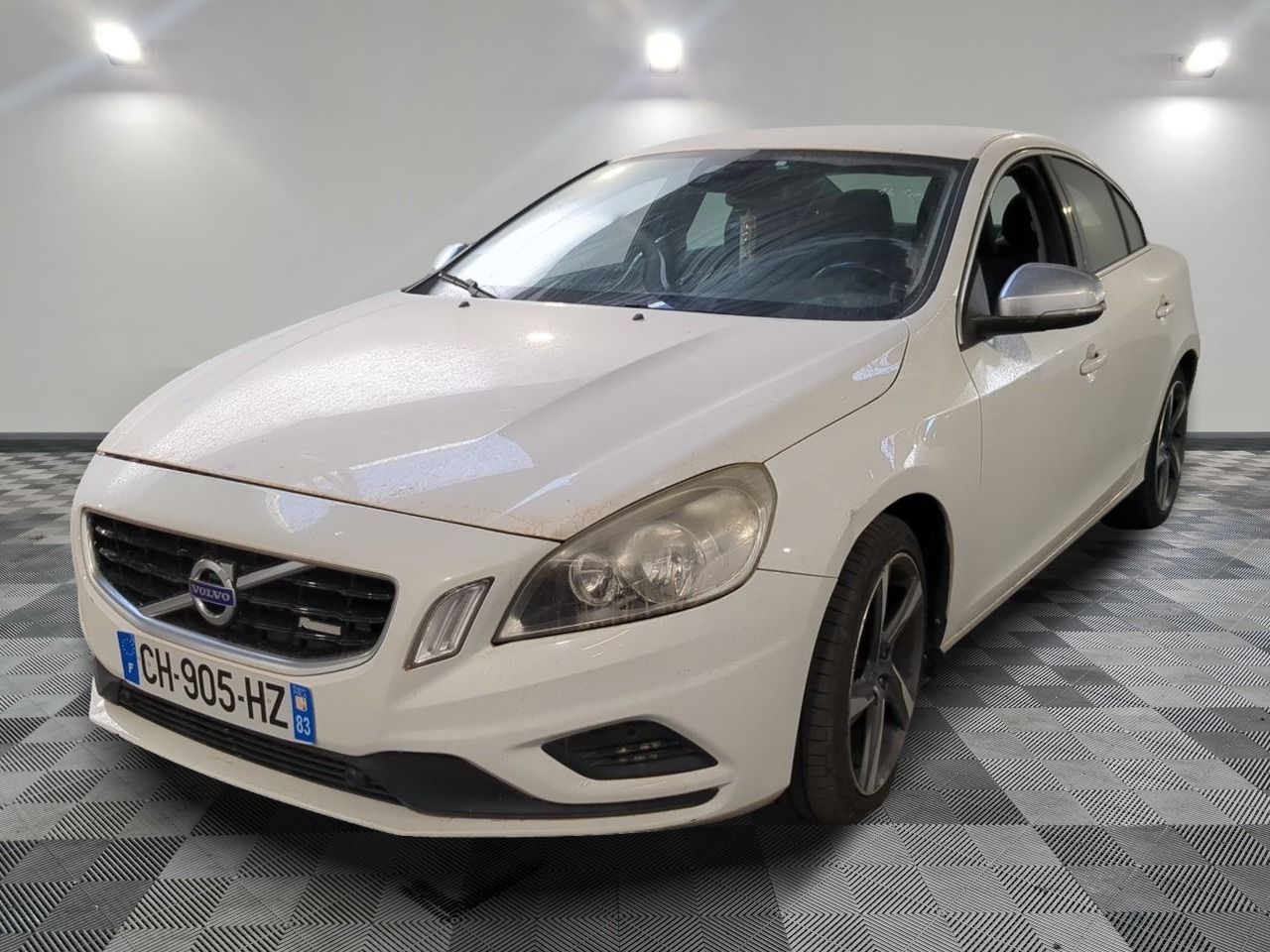 VOLVO S60 D4 163 CH R-DESIGN Geartronic - Berline élégante et performante