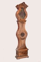 Horloge de parquet en noyer de forme mouvementée. (photo 2)