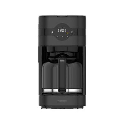une cafetière noire posée sur un plan de travail blanc