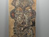 l'image d'un tableau sur le mur d'une pièce