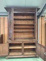Buffet double corps en bois mouluré et sculpté à décor de po… (photo 5)
