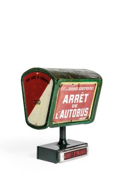 a green and red sign that says arrett autobus on it