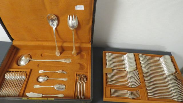 Paul Collois Paris : ménagère en argent minerve en coffret, compr...