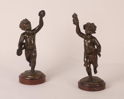 paire de figurines anciennes en bronze d'un garçon et d'une fille