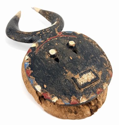 a wooden bull head with horns on a piece of wood