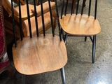 le nombre de chaises alignées dans une pièce