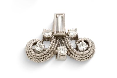 Pendentif “Volutes” Diamants ronds taille brillant et baguet…