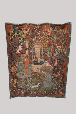 une image d'une tapisserie accrochée au mur d'une pièce