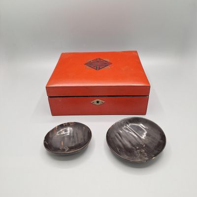 INDOCHINE, vers 1900 Boîte à cigarettes en bois laqué rouge …