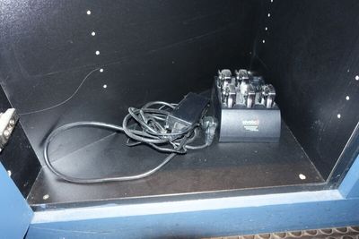 SUR DESIGNATION : Cinq bipeurs de service ALVOKO avec base e…