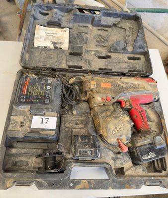 une image représentant une trousse à outils posée sur une table