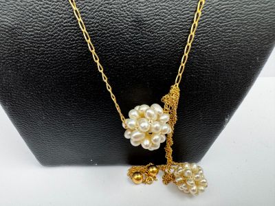 Deux chaînes or 18k 4,6 g et pendentifs perles
