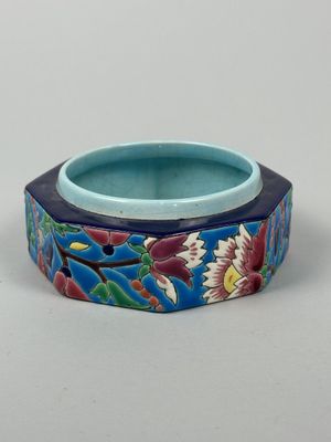 LONGWY. Boîte octogonale en céramique en émaux de Longwy à d…