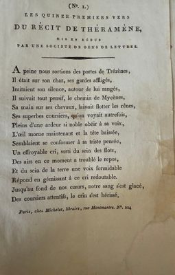 un vieux livre écrit posé sur une table