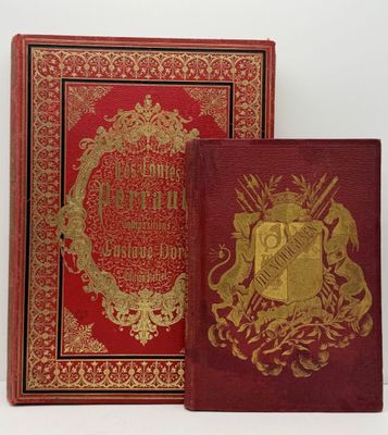 deux livres rouges ornés de dorures, posés l'un à côté de l'autre
