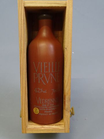 VEDRENNE PERE ET FILS, distillateurs liquoristes Nuits St Georges...