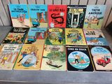 plusieurs livres pour enfants sont alignés sur une table