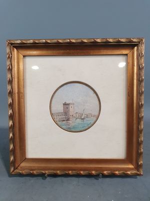une photo d'une photo d'un bateau dans l'eau