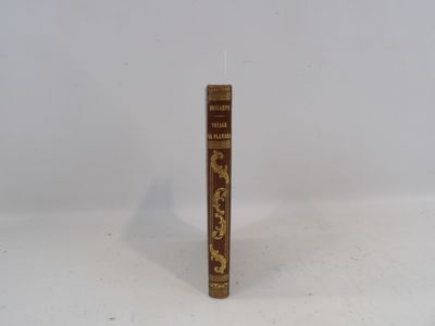 une photo d'un livre posé sur une table