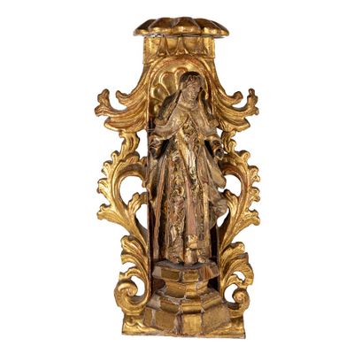 une image représentant une statue en or d'une femme tenant un enfant dans ses bras