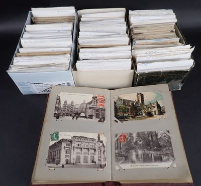 1 gros carton avec 3 boites à chaussures et 1 album avec plu…