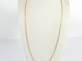 un collier à chaîne en or sur un mannequin mannequin mannequin mannequin mannequin mannequin mannequin mannequin mannequin mannequin