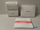 Trousse de toilette Christian Dior et trousse de toilette dans un coffret blanc