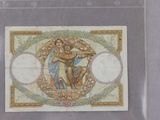 une image représentant un homme et une femme sur un billet de banque