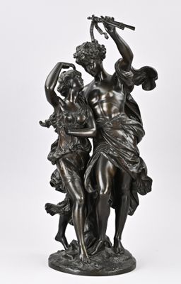 une image représentant une statue en bronze d'une femme et de deux hommes