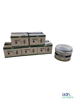 trois boîtes de crème Kerato et un pot de crème empilés les uns sur les autres