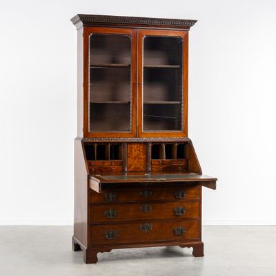 Vitrine anglaise avec secrétaire, 18e/19e siècle.