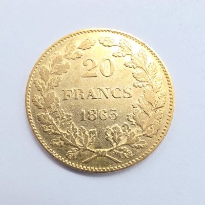 l'image d'une pièce d'or sur laquelle figure le chiffre 20