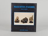 la couverture d'un livre sur laquelle figurent trois figurines représentant un homme et une femme