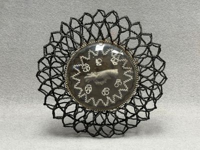 Couronne souvenir en fil de fer perlé Vers 1900