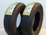 a pair of tires with the words vendu par lot de 2 on them