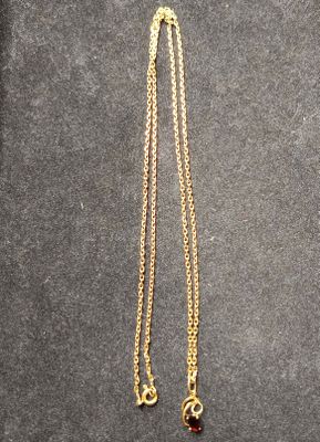 Chaîne de cou en or jaune 18k et pendentif en or jaune 18k o…