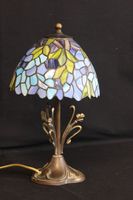 Lampe en métal à patine mordorée dans le gout de Tiffany. (photo 2)