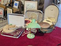 Varia - Ensemble de 3 tourne-disques anciens et une lampe vi…