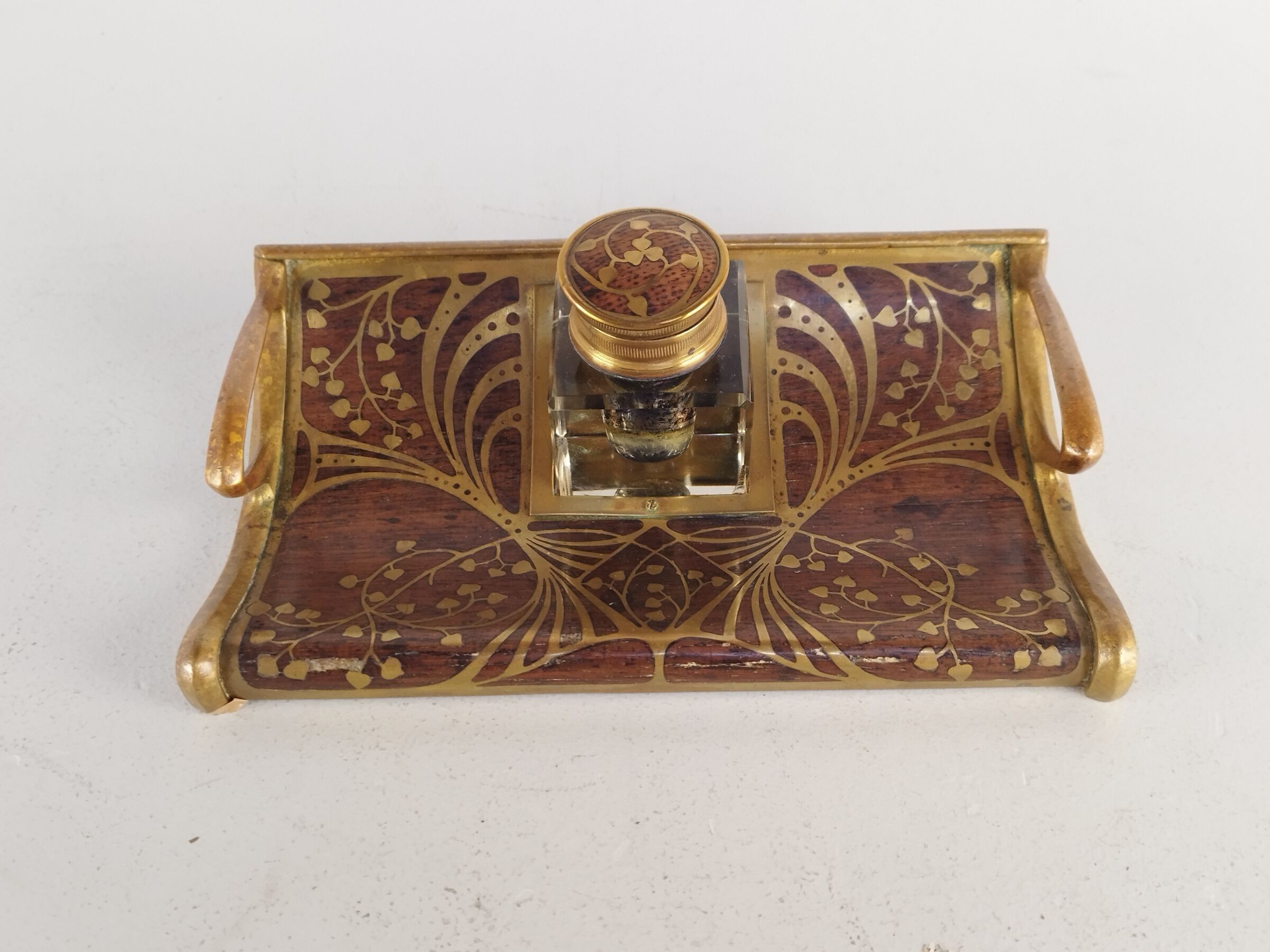 Encrier Art Nouveau en bois et laiton à décor floral 8 x 21 …