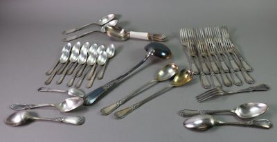 a lot of spoons and spoon spoons on the table