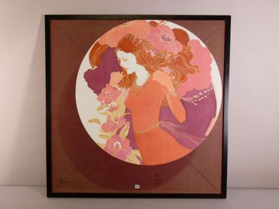 tableau représentant une femme tenant une fleur dans sa main droite