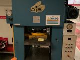 l'image d'une machine installée dans un garage