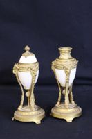 Paire de cassolettes couvertes à usage de bougeoirs retourna… (photo 2)