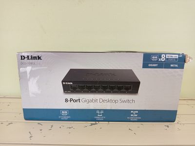 1 Commutateur de destop gigabit de marque D-LINK