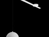 la lampe est suspendue au plafond sur fond noir