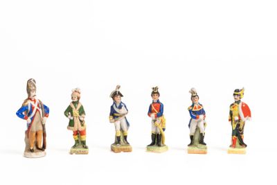Suite de cinq figurines en porcelaine à l'effigie de :