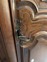 * Armoire chapeau de gendarme en noyer mouluré ouvrant par d… (photo 6)