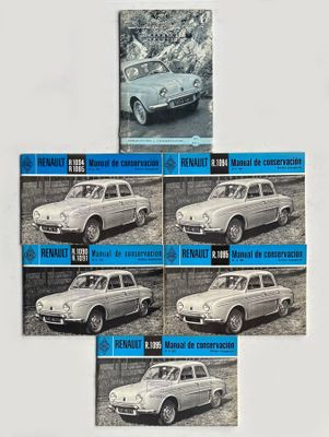 six anciennes brochures automobiles de tailles et de couleurs différentes