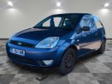 la photo d'une voiture bleue garée dans un garage
