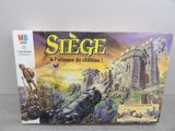 une image représentant une boîte de jeu sur laquelle figure l'illustration d'un château
